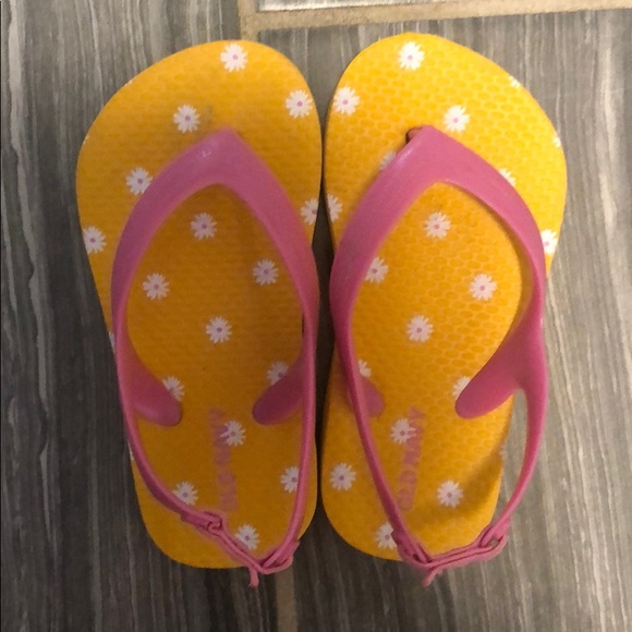 SOLD Set of 2 Old navy toddler girl sandals sz 7 - Picture 4 of 5